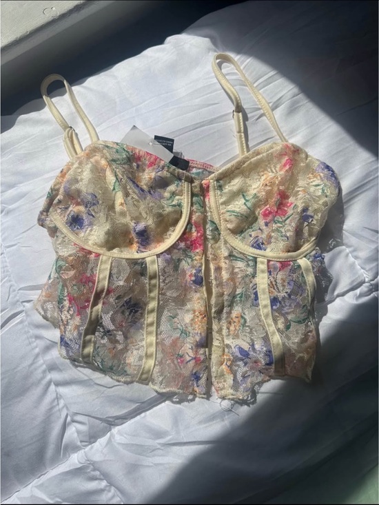 Forever 21 Tops - Forever 21 Cream Floral Lace Bustier Cami